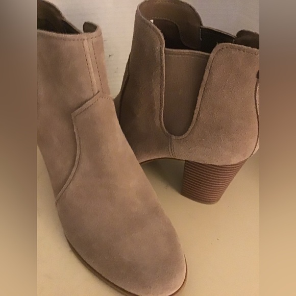 Koolaburra By Uggs women beige suede Chelsea heel boots US 10 - Picture 2 of 12